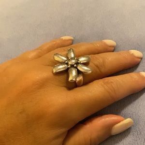 🌻 SOLD - Sterling Silver Flower Ring